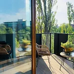 Baltic Riviera Apartments - Garden Sanctuary Retreat